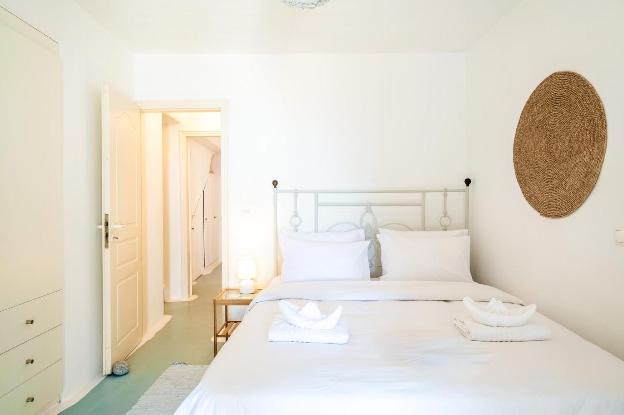 Sunny Getaway In Mykonos Lia
