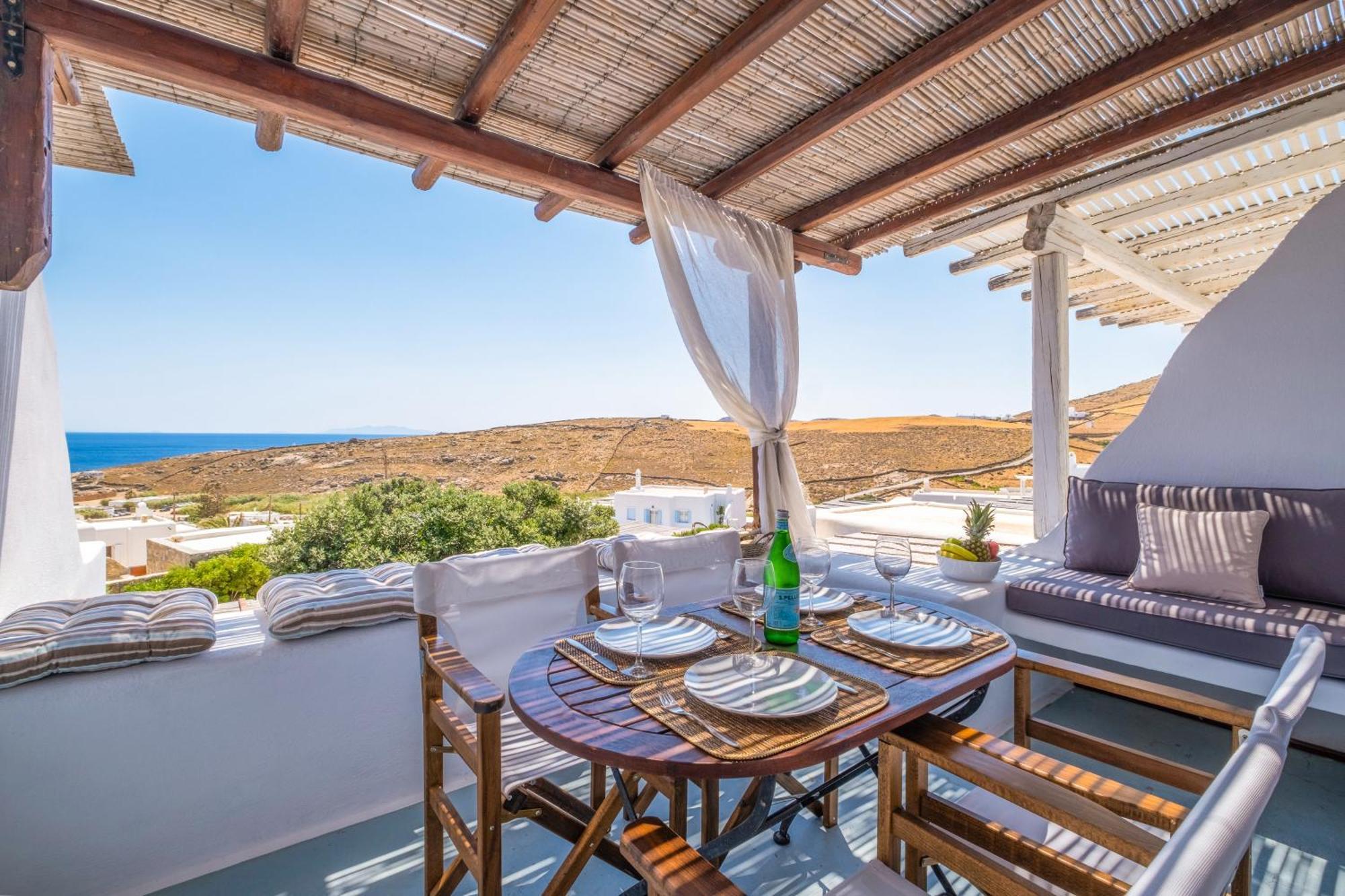 Sunny Getaway In Mykonos Lia