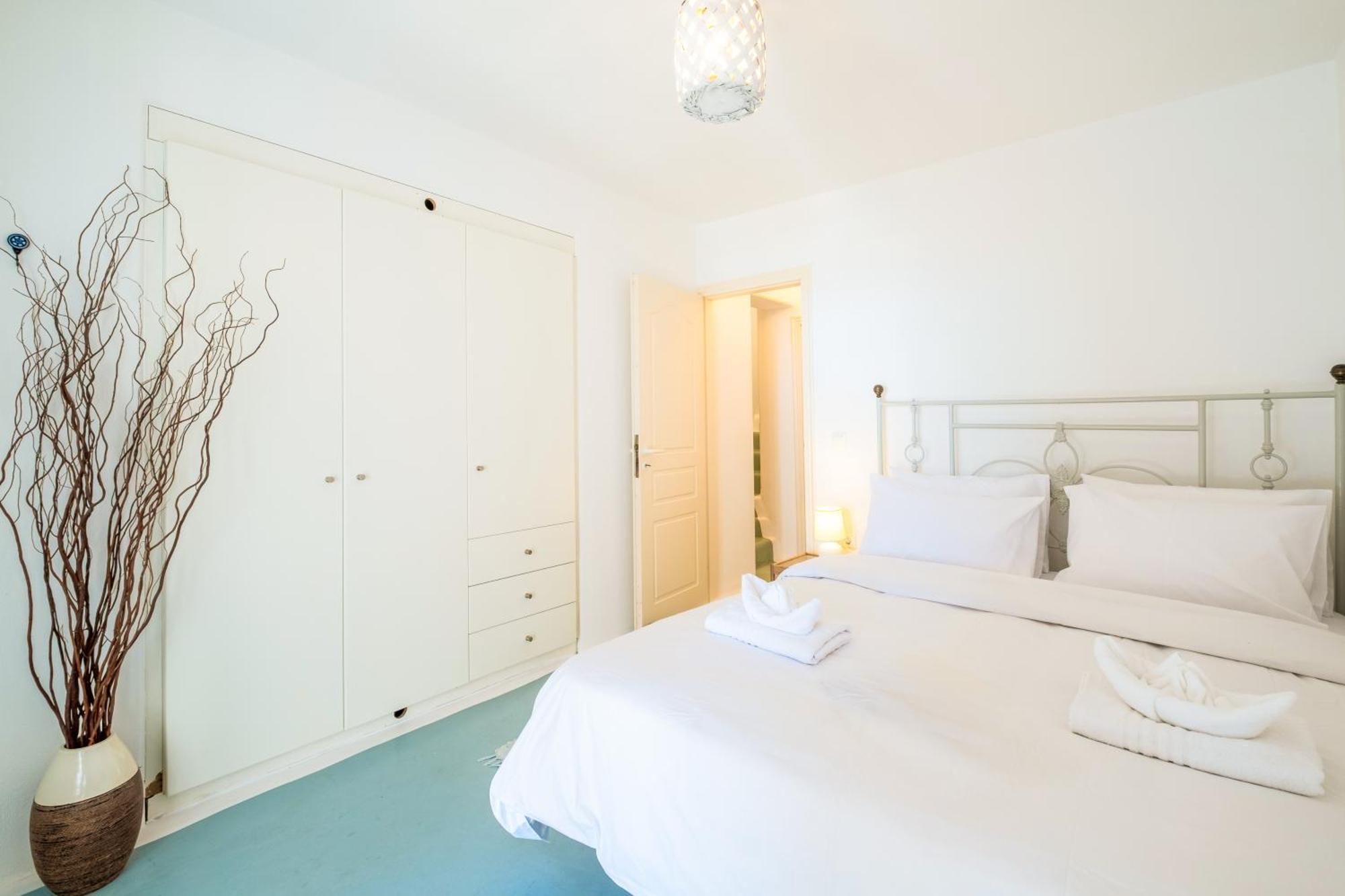 Sunny Getaway In Mykonos Lia Kalafatis