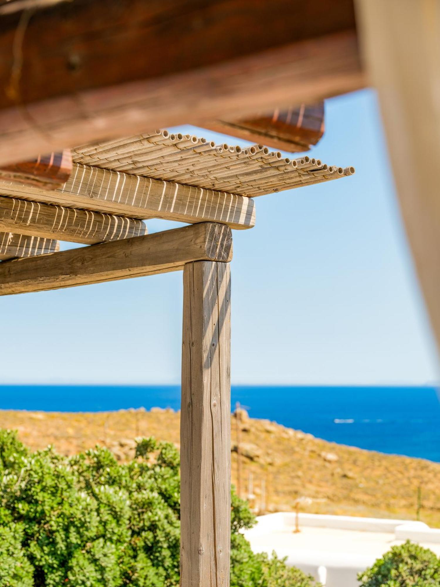 Sunny Getaway In Mykonos Lia